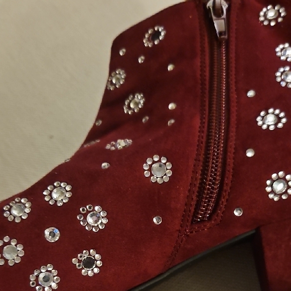 Joan Boyce Silver and Wine Zipper Ankle Booties with Studded Detail - Size 8 - Picture 7 of 8